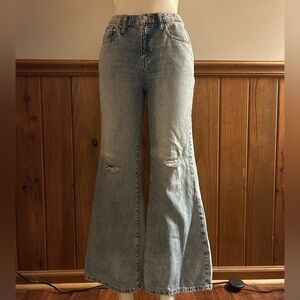Women's sz 2 short, Old Navy Flared high rise light Blue Jeans, flared denim
